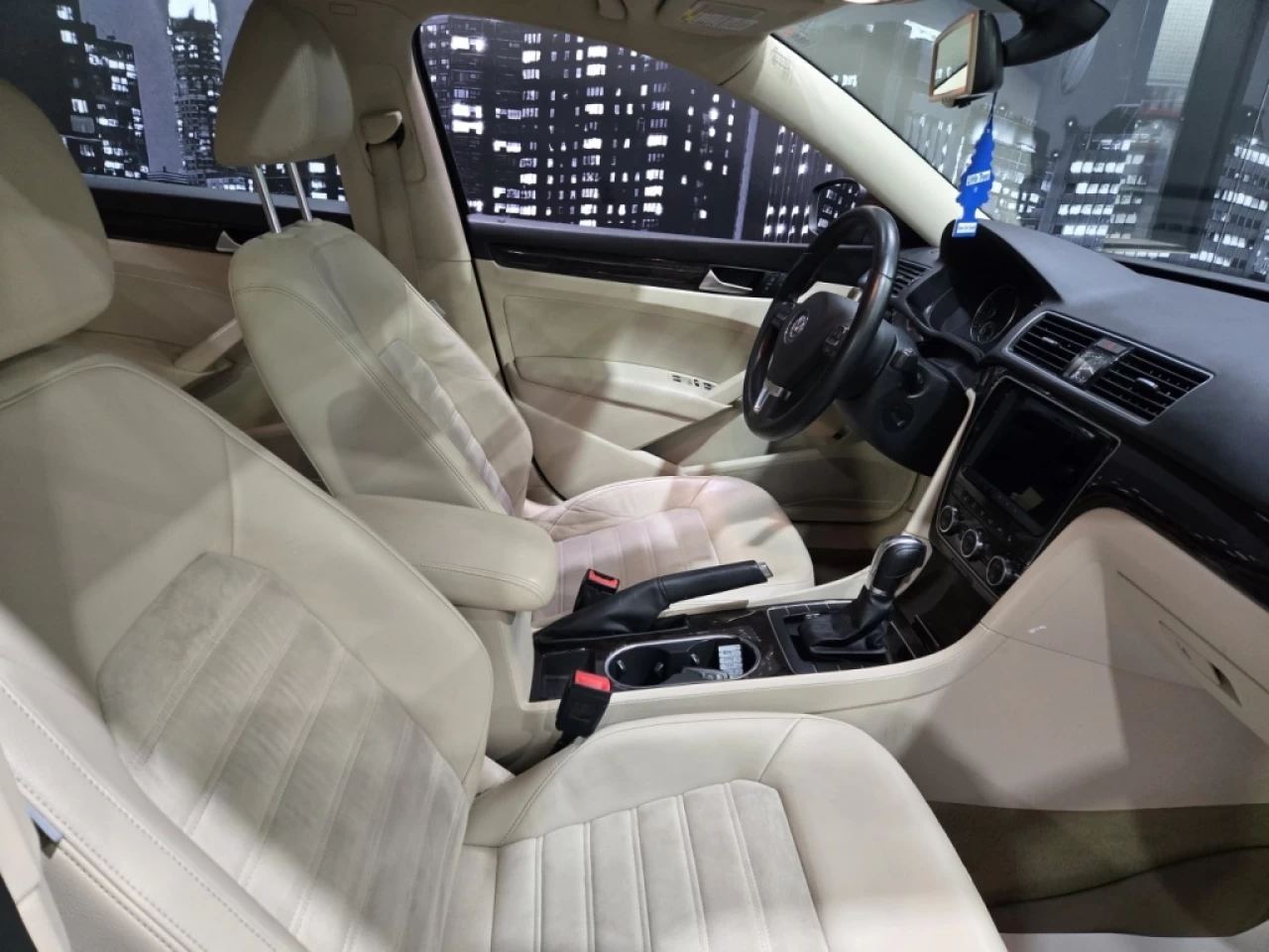 2014 Volkswagen Passat Highline CUIR TOIT BAS KILO Image principale