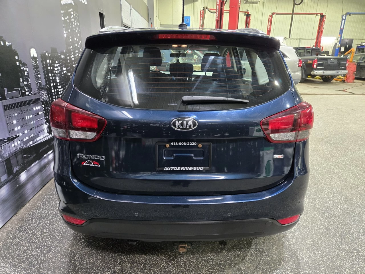 2017 Kia Rondo LX Main Image