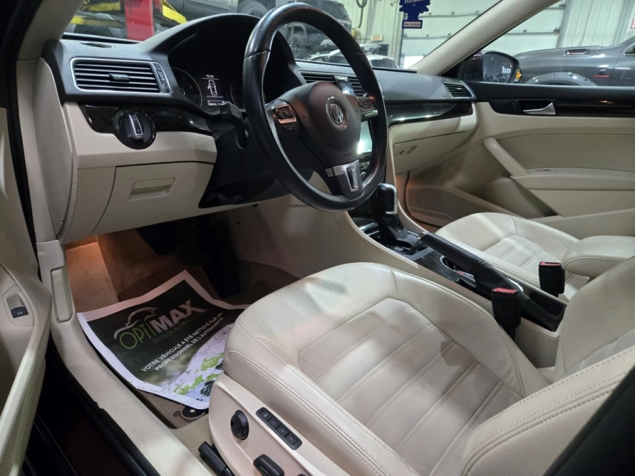 2014 Volkswagen Passat Highline CUIR TOIT BAS KILO Image principale