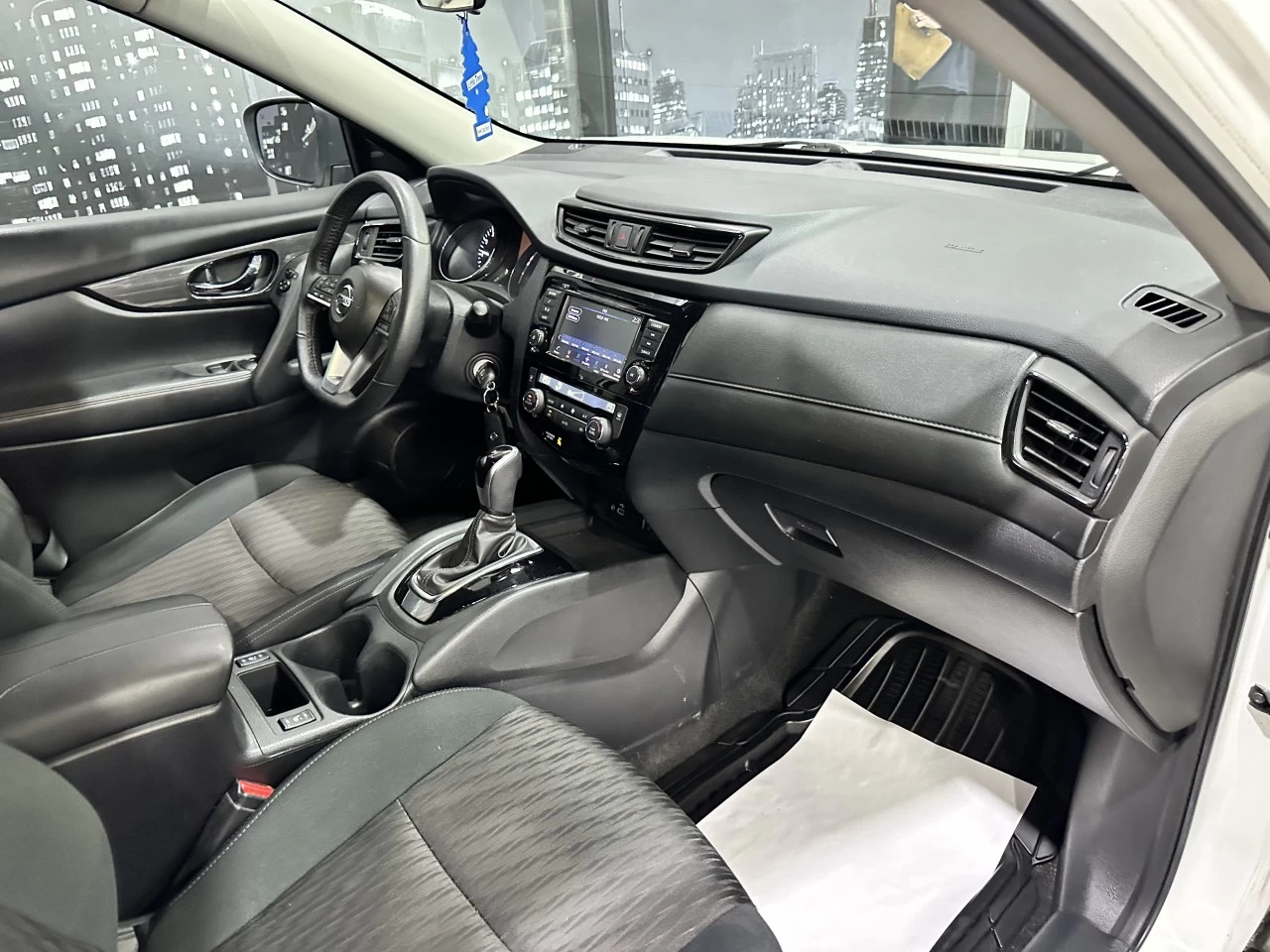 2020 Nissan Rogue SE AWD Main Image