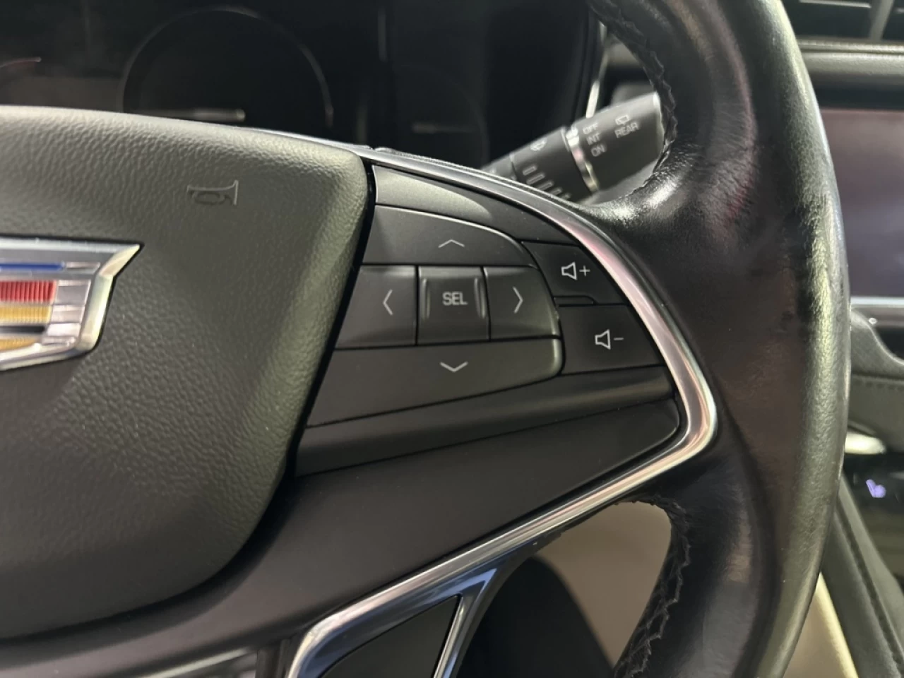 2019 Cadillac XT5 LUXURY FULL ÉQUIPÉ CUIR TRÈS PROPRE 140 600KM Image principale