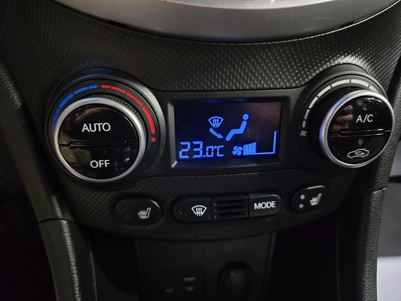 2017 Hyundai Accent GLS TOIT TRÈS PROPRE BAS KILO Image principale