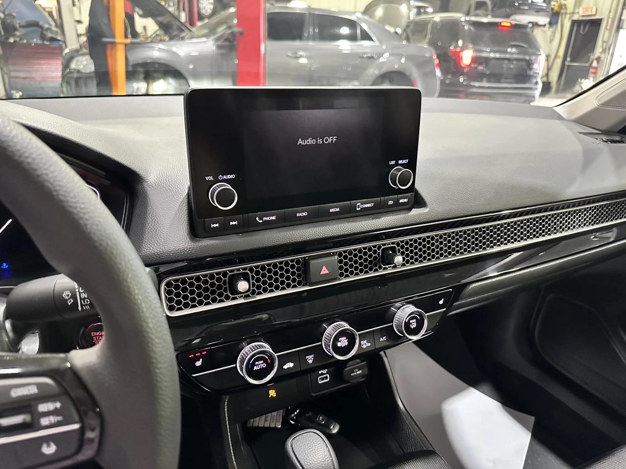 2024 Honda Civic LX-B AUTO BAS KILO 1600KM Main Image
