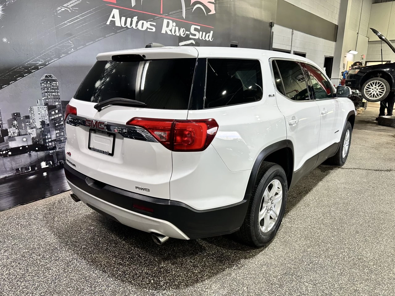 2019 GMC Acadia SLE 4X4 V6 Main Image