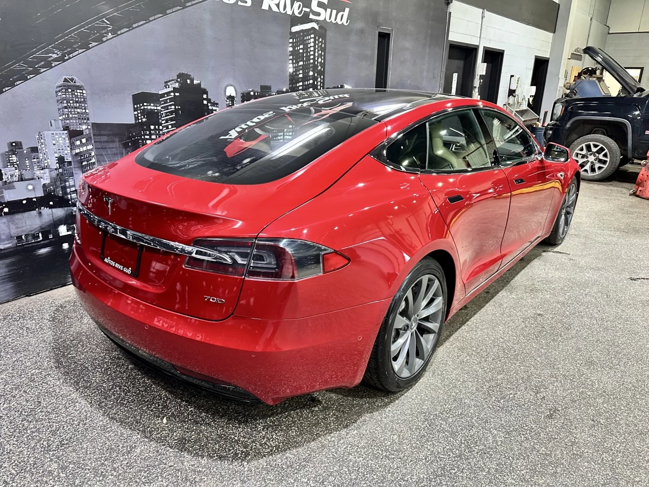 2016 Tesla S 70D AWD BAS KILO Image principale