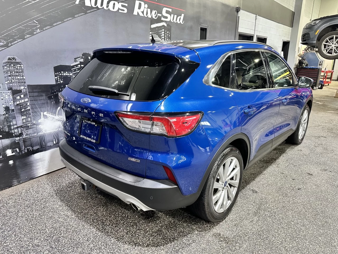 2022 Ford Escape Titanium Hybrid AWD Main Image