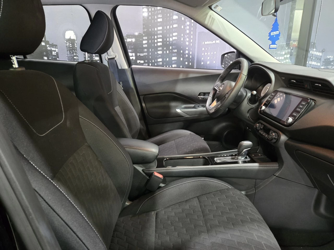 2022 Nissan Kicks SV Image principale