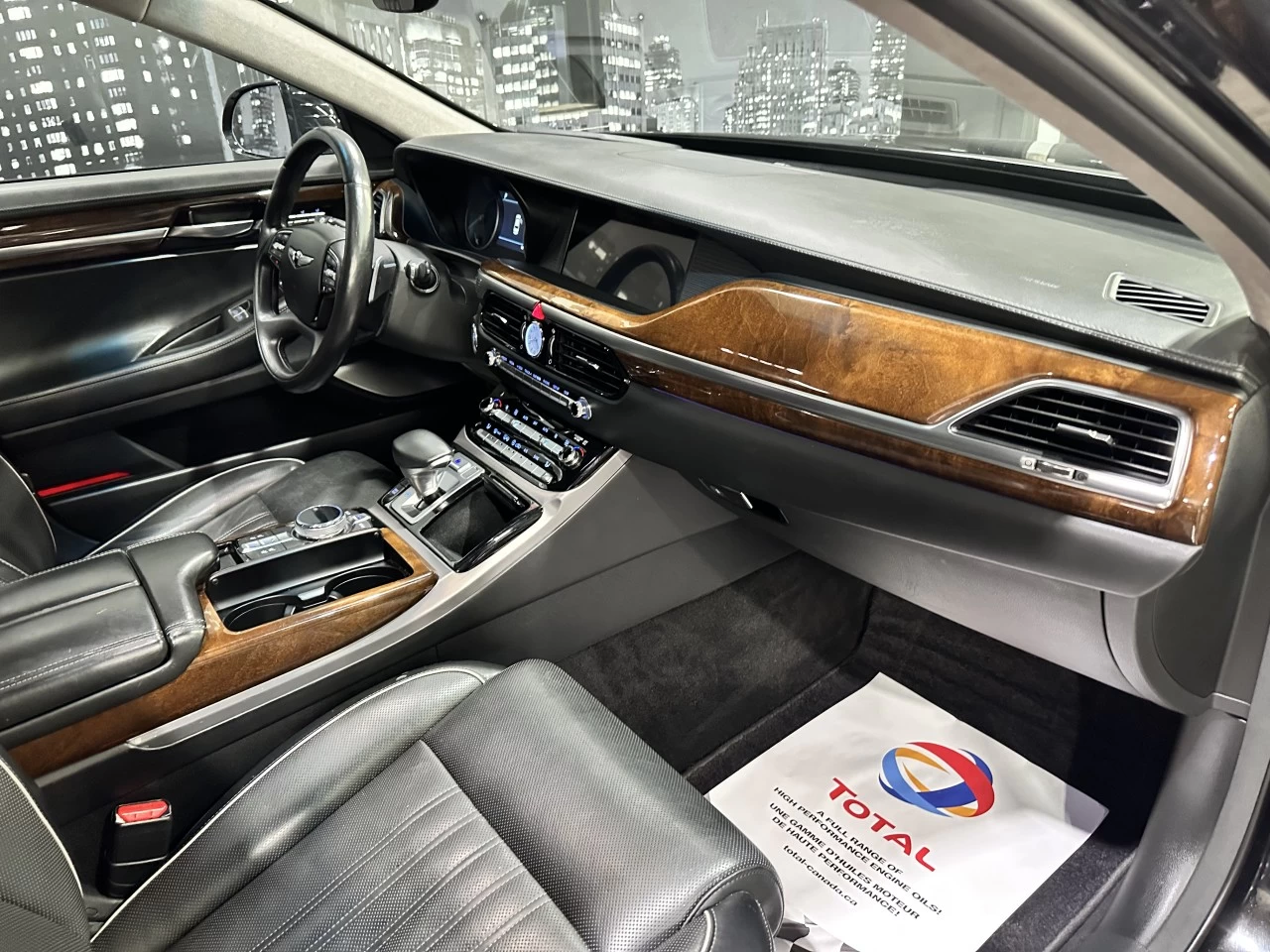 2017 Genesis G90 Ultimate 5.0L Image principale