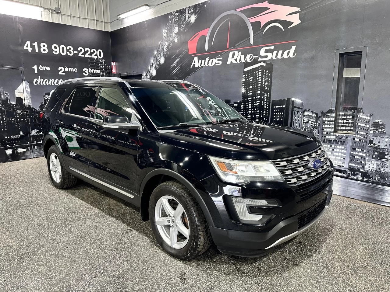 2017 Ford Explorer XLT AWD Main Image