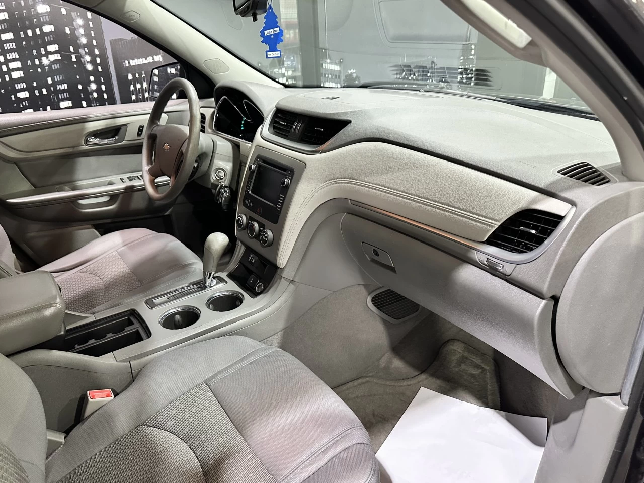 2016 Chevrolet Traverse LS *AWD* Main Image