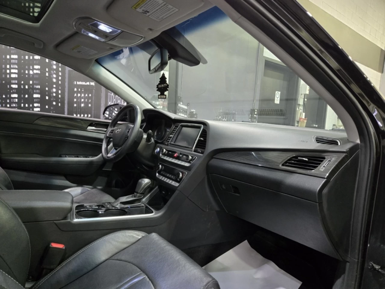 2019 Hyundai Sonata LIMITED CUIR TOIT TRÈS PROPRE Image principale