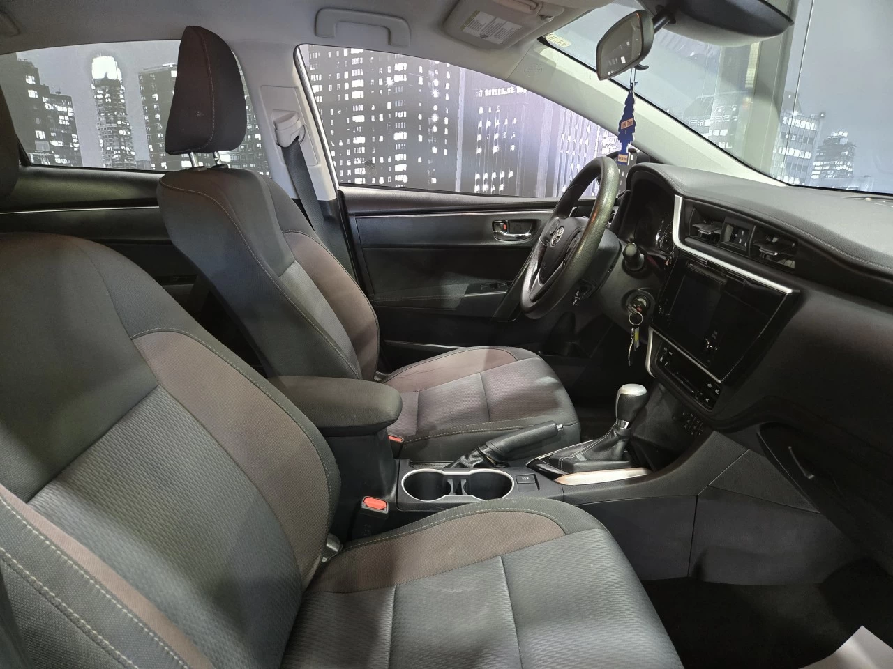 2018 Toyota Corolla LE AUTOMATIQUE A/C Image principale
