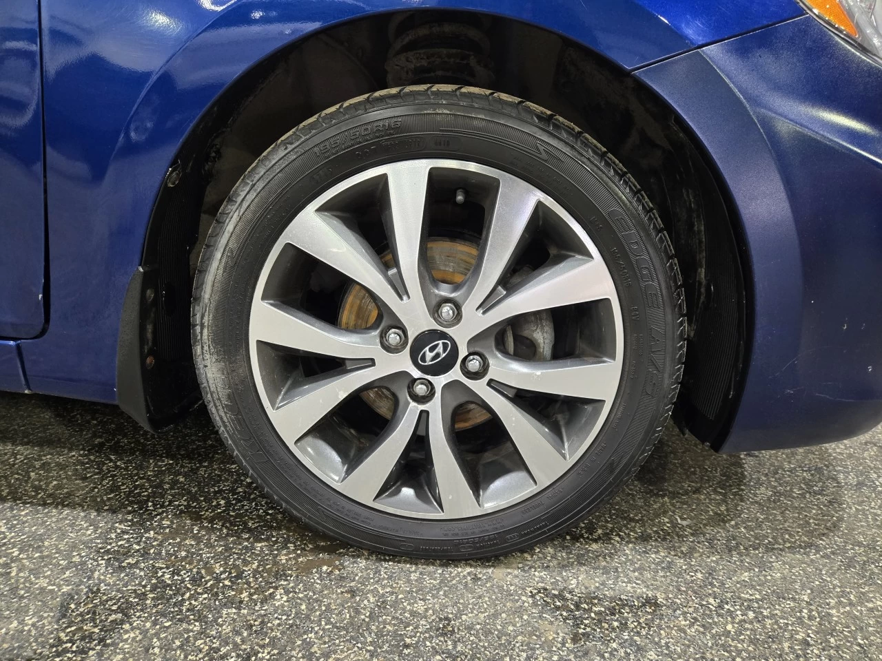 2017 Hyundai Accent GLS TOIT TRÈS PROPRE BAS KILO Image principale