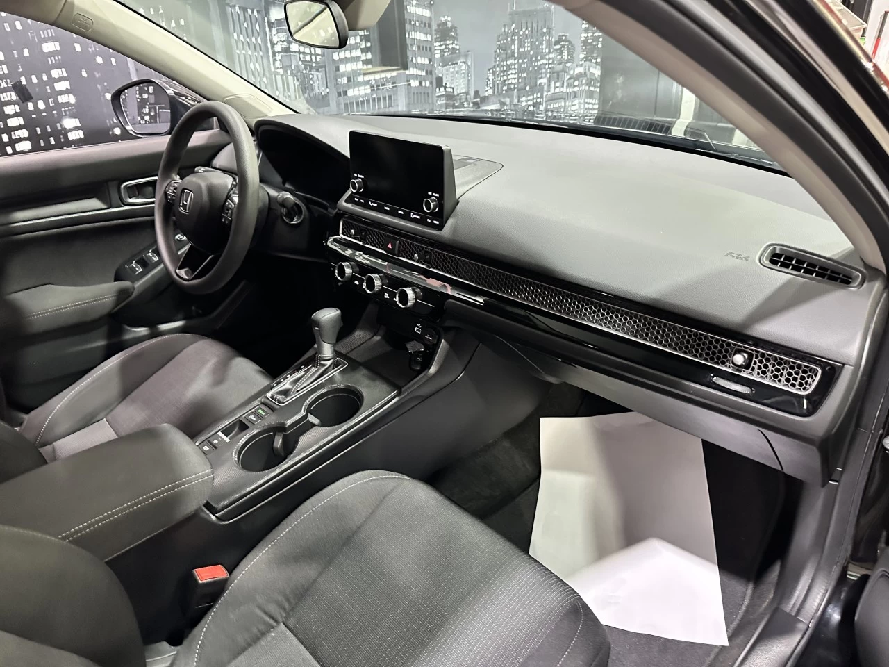 2024 Honda Civic LX-B AUTO BAS KILO 1600KM Main Image