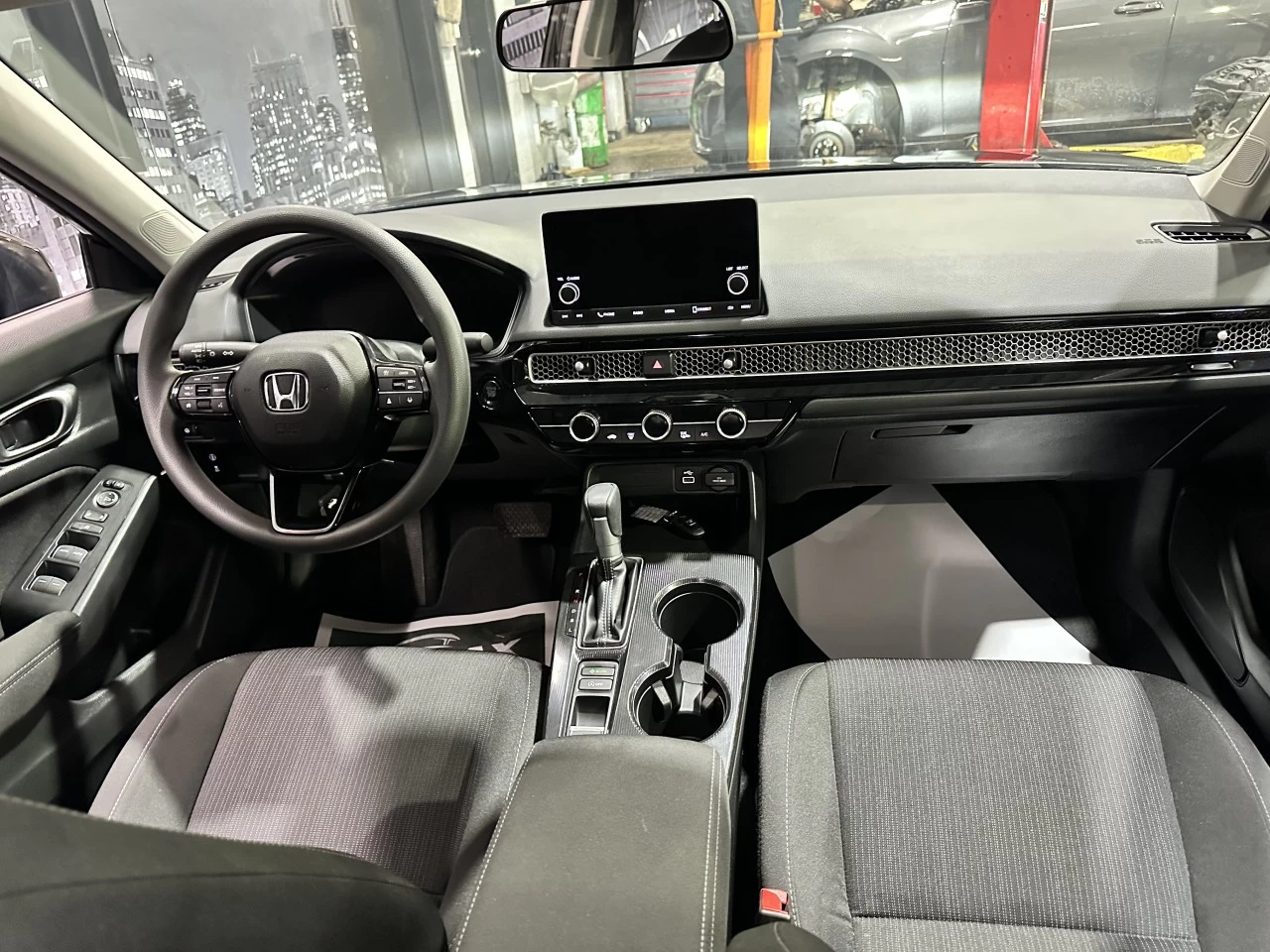 2024 Honda Civic LX-B AUTO BAS KILO 1600KM Main Image