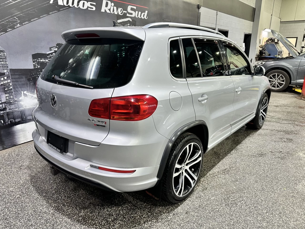2017 Volkswagen Tiguan HIGHLINE R LINE 4 MOTION Main Image