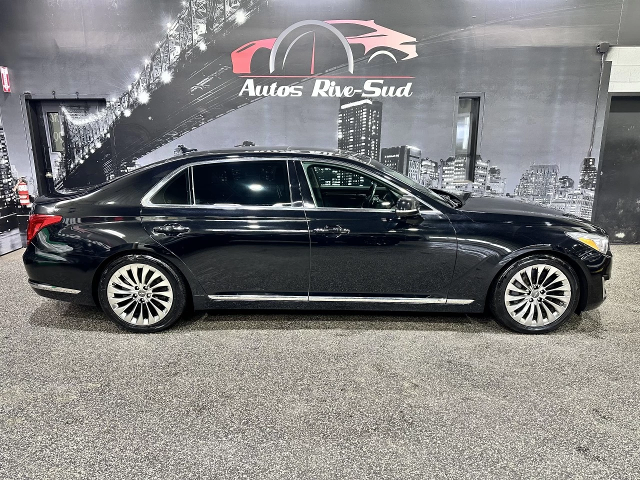 2017 Genesis G90 Ultimate 5.0L Image principale