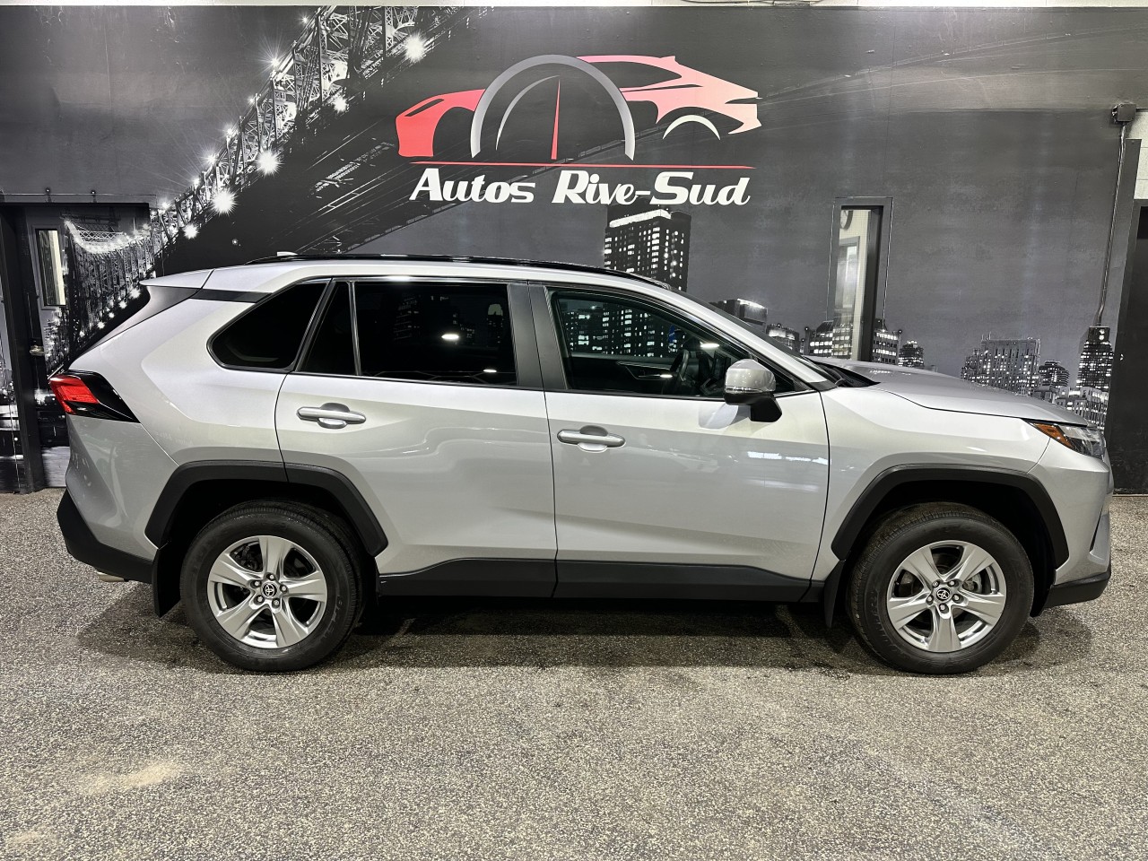 Toyota 2022 RAV4 XLE AWD TOIT BAS KILO