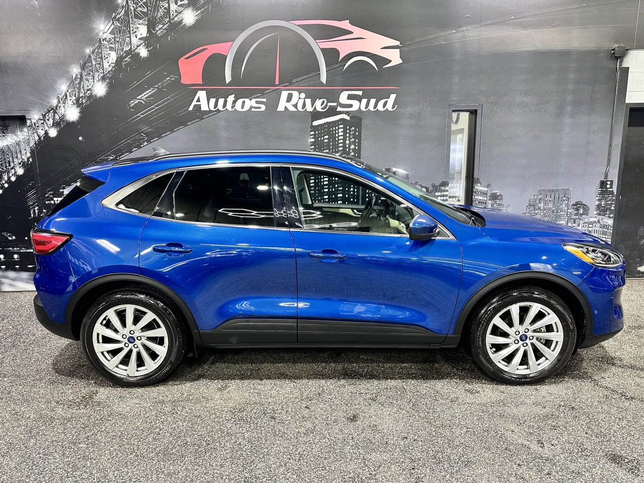 Ford 2022 Escape Titanium Hybrid AWD