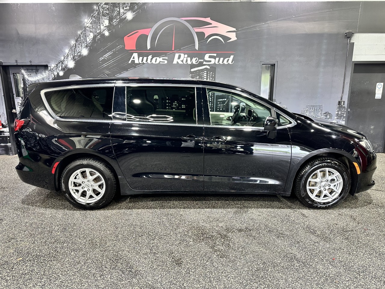 Chrysler 2024 Grand Caravan SXT STOW N GO